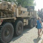 Wozy bojowe na sandomierskim bulwarze (12 sierpnia 2015 r.) / Grażyna Szlęzak - Wójcik / Radio Kielce
