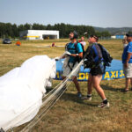 32. Międzynarodowe Świętokrzyskie Zawody Spadochronowe (15 sierpnia 2015) / Piotr Michalski / Radio Kielce