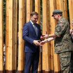 Andrzej Duda w Jędrzejowie. Prezydent otrzymał Honorową Odznakę Marszu Szlakiem I Kompani Kadrowej / Stanisław Blinstrub / Radio Kielce
