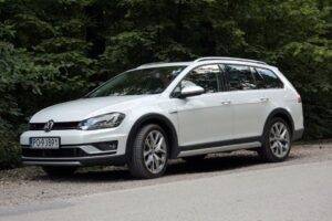 31.08.2015. Volkswagen Golf Alltrack / Robert Felczak / Radio Kielce