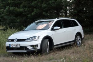 31.08.2015. Volkswagen Golf Alltrack / Robert Felczak / Radio Kielce