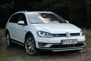 31.08.2015. Volkswagen Golf Alltrack / Robert Felczak / Radio Kielce