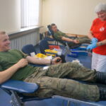 10.08.2015. Żołnierze z CPdMZ na kieleckiej Bukówce oddają krew / Kamil Król / Radio Kielce