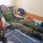 10.08.2015. Żołnierze z CPdMZ na kieleckiej Bukówce oddają krew / Kamil Król / Radio Kielce