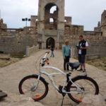 25.8.2015 Ujazd. Zamek Krzyżtopór na szlaku Green Velo w województwie świętokrzyskim. / Krzysztof Żołądek / Radio Kielce