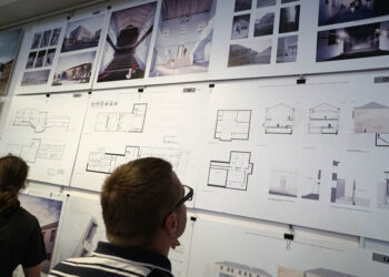 24.8.2015 Kielce. Rozstrzygnięcie konkursu na przebudowę budynku na potrzeby Teatru Kubuś / Marlena Płaska / Radio Kielce