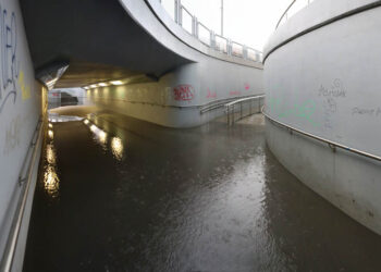 20.5.2015 Kielce. Tunel przy rondzie Herlinga-Grudzińskiego zalany po burzy. / Wojciech Habdas / Radio Kielce