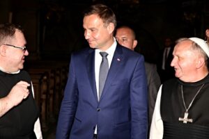 10.08.2015. Prezydent RP Andrzej Duda zwiedza opactwo Cystersów w Jędrzejowie / Stanisław Blinstrub / Radio Kielce