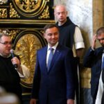 10.08.2015. Prezydent RP Andrzej Duda zwiedza opactwo Cystersów w Jędrzejowie / Stanisław Blinstrub / Radio Kielce