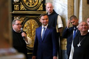 10.08.2015. Prezydent RP Andrzej Duda zwiedza opactwo Cystersów w Jędrzejowie / Stanisław Blinstrub / Radio Kielce