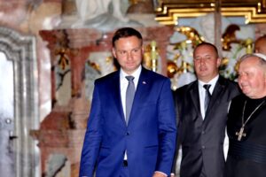 10.08.2015. Prezydent RP Andrzej Duda zwiedza opactwo Cystersów w Jędrzejowie / Stanisław Blinstrub / Radio Kielce