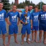 13.08.2015. Turniej piłki nożnej plażowej pamięci Adama Gołąba. Zwycięska ekipa OVB / Kamil Król / Radio Kielce