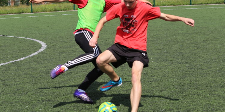 15.07.2015. Wakacje z Futbolem 2015. Mecz Słabiaki FC - JGSM Patriotic / Kamil Król / Radio Kielce