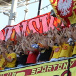 14.08.2015. 5. kolejka T-Mobile Ekstraklasy Korona Kielce - Cracovia Kraków. Najzagorzalsi kibice Korony dopingowali swój zespół przed całe spotkanie / Kamil Król / Radio Kielce