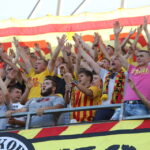 14.08.2015. 5. kolejka T-Mobile Ekstraklasy Korona Kielce - Cracovia Kraków. Najzagorzalsi kibice Korony dopingowali swój zespół przed całe spotkanie / Kamil Król / Radio Kielce