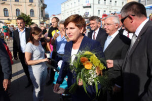 26.8.2015 Kielce. Beata Szydło spotkała się z mieszkańcami na pl. Artystów. / Wojciech Habdas / Radio Kielce