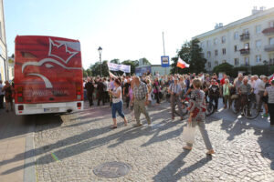 26.8.2015 Kielce. Beata Szydło spotkała się z mieszkańcami na pl. Artystów. / Wojciech Habdas / Radio Kielce