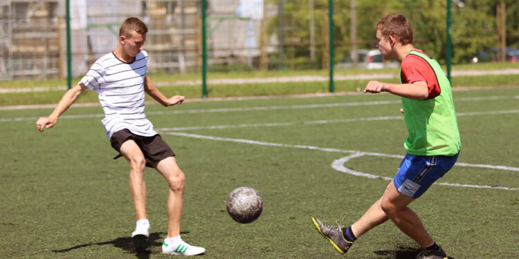 22.7.2015 Kielce. Wakacje z futbolem. Mecz NasPolDym - Armia Durlina / Wojciech Habdas / Radio Kielce