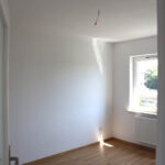 3.8.2015 Kielce. Przekazanie kluczy nowym lokatorom, do mieszkań socjalnych przy ul. Hutniczej / Wojciech Habdas / Radio Kielce