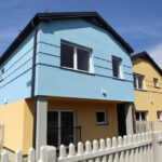 3.8.2015 Kielce. Przekazanie kluczy nowym lokatorom, do mieszkań socjalnych przy ul. Hutniczej / Wojciech Habdas / Radio Kielce