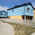 3.8.2015 Kielce. Przekazanie kluczy nowym lokatorom, do mieszkań socjalnych przy ul. Hutniczej / Wojciech Habdas / Radio Kielce