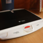 Ułatwienia dla niewidomych w miejskiej bibliotece (10 września 2015 r.) / Piotr Michalski / Radio Kielce