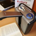 Ułatwienia dla niewidomych w miejskiej bibliotece (10 września 2015 r.) / Piotr Michalski / Radio Kielce