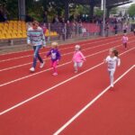 20.09.2015 Busko. 400 zawodników wzięło udział w rozegranym w Busku Zdroju XIV Międzynarodowym Biegu Zdrojowym / Maciej Makuła / Radio Kielce