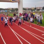 20.09.2015 Busko. 400 zawodników wzięło udział w rozegranym w Busku Zdroju XIV Międzynarodowym Biegu Zdrojowym / Maciej Makuła / Radio Kielce