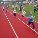 20.09.2015 Busko. 400 zawodników wzięło udział w rozegranym w Busku Zdroju XIV Międzynarodowym Biegu Zdrojowym / Maciej Makuła / Radio Kielce