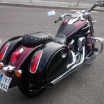 Drugi trener Vive Tauronu Kielce Tomasz Strząbała od czasu do czasu dosiada swojego rumaka – stalowego rumaka dodajmy. / Marek Cender / Radio Kielce