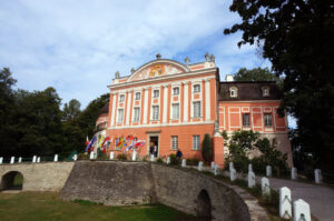11.9.2015 Kurozwęki. III Dni konopi - Pałac w Kurozwękach / Iwona Murawska / Radio Kielce