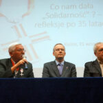 21.9.2015 Kielce. Debata pt. „Co nam dała Solidarność – refleksje po latach”, w bibliotece UJK / Bartłomiej Zapała / Radio Kielce