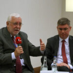 23.9.2015 Rzeszów. Kongres Sekretarzy Polski Południowo-Wschodniej, po lewej Jerzy Stępień, jeden z twórców reformy samorządowej w 1990 roku  / Grzegorz Jamka / Radio Kielce