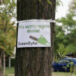 08.09.2015 Kielce. Piekoszowska. Happening przeciwko wycinaniu drzew i planowanej ścieżce rowerowej / Stanisław Blinstrub / Radio Kielce