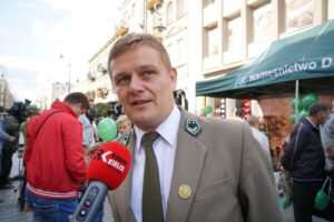 20.09.2015 Kielce. Sienkiewicza. Grzybobranie na deptaku wraz z Lasami Państwowymi / Stanisław Blinstrub / Radio Kielce