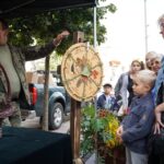 20.09.2015 Kielce. Sienkiewicza. Grzybobranie na deptaku wraz z Lasami Państwowymi / Stanisław Blinstrub / Radio Kielce