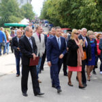 13.9.2015 Św. Krzyż. W niedzielę rozpoczynają się tygodniowe uroczystości odpustowe na Świętym Krzyżu. W południe na błoniach przed bazyliką została odprawiona suma odpustowa. / Kamil Król / Radio Kielce