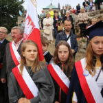 13.9.2015 Św. Krzyż. W niedzielę rozpoczynają się tygodniowe uroczystości odpustowe na Świętym Krzyżu. W południe na błoniach przed bazyliką została odprawiona suma odpustowa. / Kamil Król / Radio Kielce