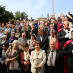 13.9.2015 Św. Krzyż. W niedzielę rozpoczynają się tygodniowe uroczystości odpustowe na Świętym Krzyżu. W południe na błoniach przed bazyliką została odprawiona suma odpustowa. / Kamil Król / Radio Kielce