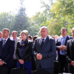 13.9.2015 Św. Krzyż. W niedzielę rozpoczynają się tygodniowe uroczystości odpustowe na Świętym Krzyżu. W południe na błoniach przed bazyliką została odprawiona suma odpustowa. / Kamil Król / Radio Kielce