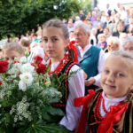 13.9.2015 Św. Krzyż. W niedzielę rozpoczynają się tygodniowe uroczystości odpustowe na Świętym Krzyżu. W południe na błoniach przed bazyliką została odprawiona suma odpustowa. / Kamil Król / Radio Kielce