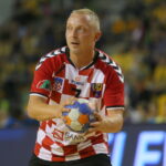 15.09.2015. 5. kolejka PGNiG Superligi piłkarzy ręcznych Vive Tauron Kielce - Chrobry Głogów. Rzut karny wykonuje Marek Świtała / Kamil Król / Radio Kielce