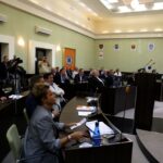 10.09.2015. Radni głosują w sprawie sprzedaży Korony / Stanisław Blinstrub / Radio Kielce