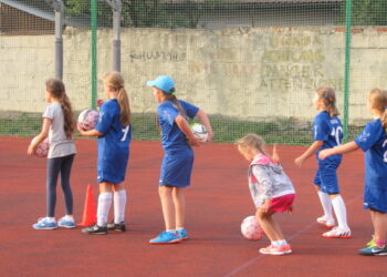 04.09.2015. Trening piłkarek nożnych stowarzyszenia Funny Football / Kamil Król / Radio Kielce