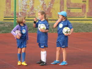 04.09.2015. Trening piłkarek nożnych stowarzyszenia Funny Football / Kamil Król / Radio Kielce