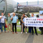 02.09.2015. Pikieta związkowców z PZL "Świdnik" przeciwko nieprawidłowościom przy przetargu na śmigłowce Caracal / Kamil Król / Radio Kielce