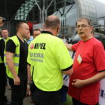 02.09.2015. Pikieta związkowców z PZL "Świdnik" przeciwko nieprawidłowościom przy przetargu na śmigłowce Caracal / Kamil Król / Radio Kielce