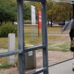 04.09.2015. Nowe przystanki autobusowe w Kielcach nie chronią przed deszczem / Kamil Król / Radio Kielce