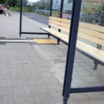 04.09.2015. Nowe przystanki autobusowe w Kielcach nie chronią przed deszczem / Kamil Król / Radio Kielce